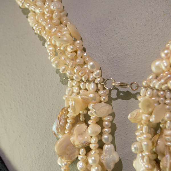gifts-from-the-sea_freshwmotherpearlback-close