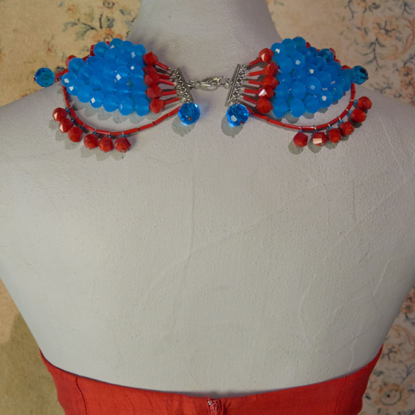 head_turners_turqcoralcollar_back